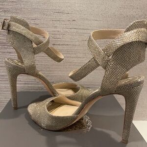 VINCE CAMUTO Heels SIZE 7